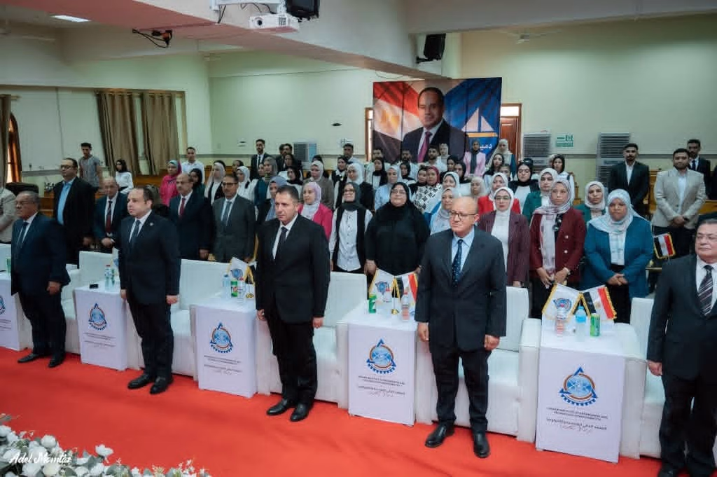 معالي محافظ دمياط خلال زيارته للمعهد